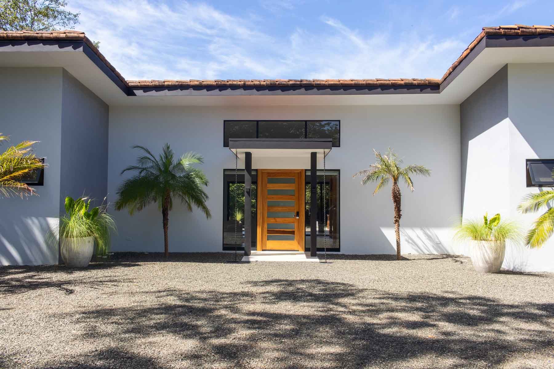 Casa Bromelia Dorada | Stylish 3-Bedroom Home with Pool in Nature-Lovers’ Paradise