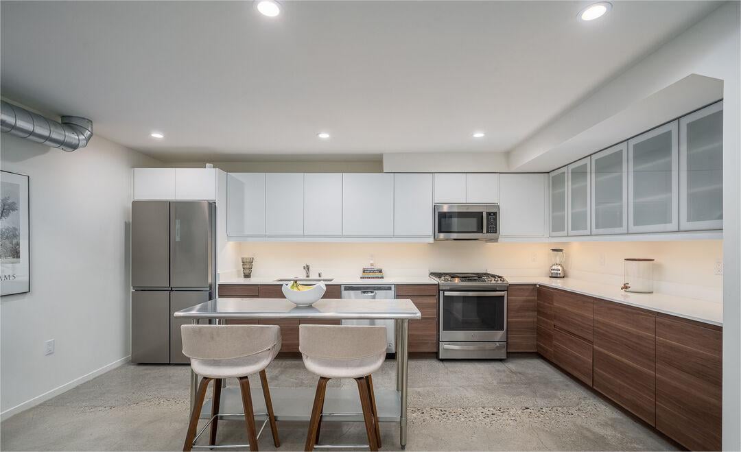 Modern Condo Living in Prime Silver Lake Location