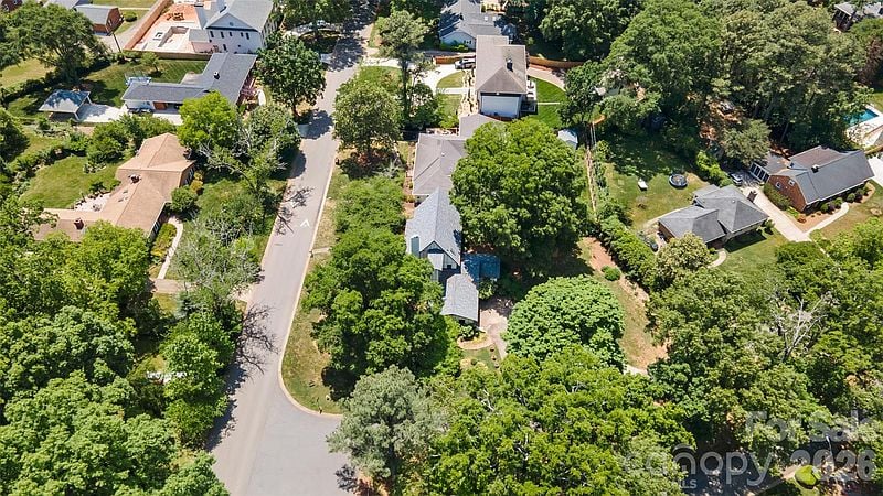 5335 Lansing Dr