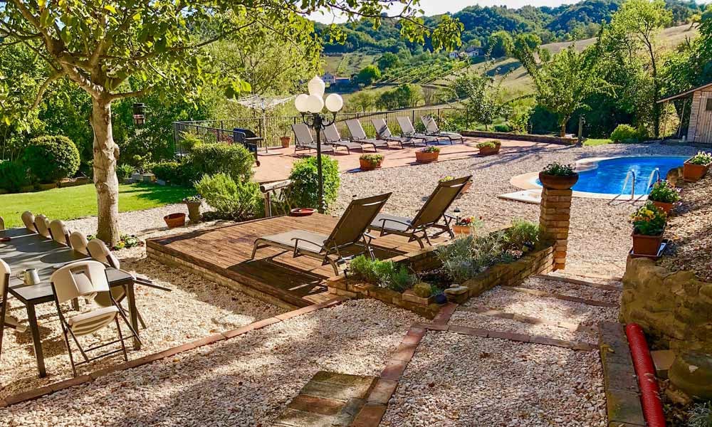 An Enviable Country Retreat With Panoramic Views in Colmurano, Le Marche