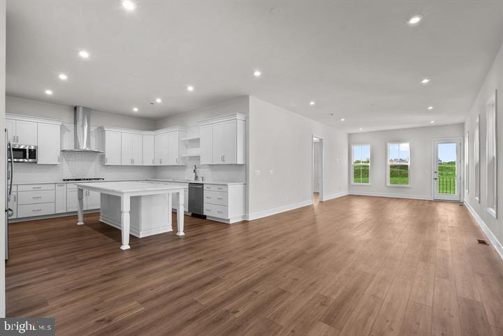 43290 Greeley Sq