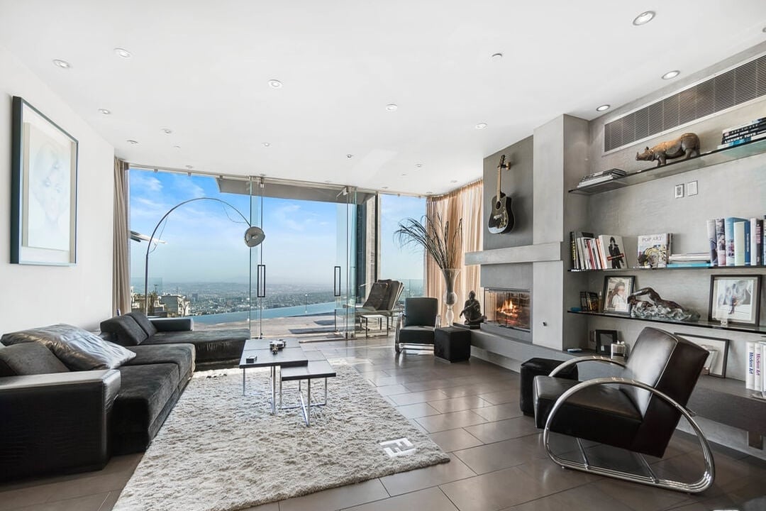 Luminor Crest, Viewmont Dr, 90069