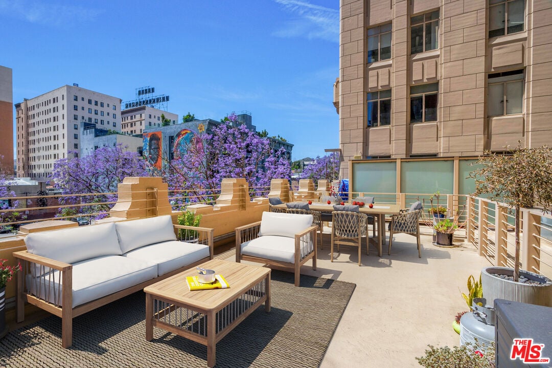 6253 Hollywood Blvd, #302