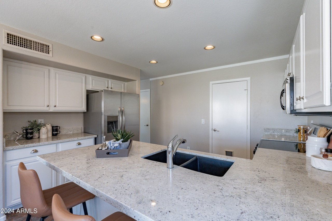 2222 E Arabian Dr