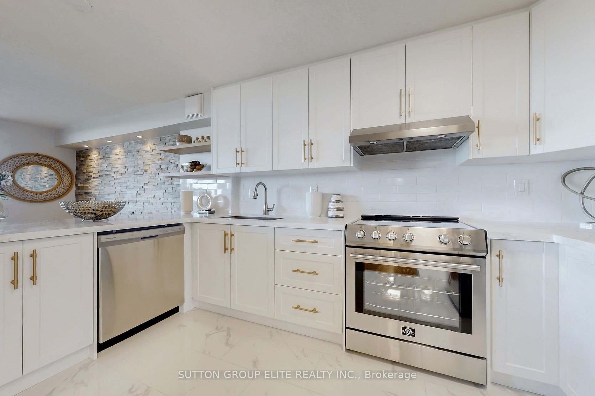 EXQUISITE PH IN NORTH YORK 
