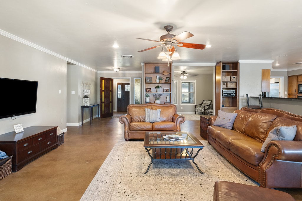 Stunning Waterfront Retreat in the Heart of Kingsland