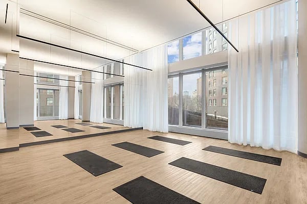 252 South Street Unit: 8J