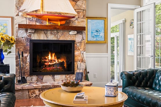 Family Room & Bar