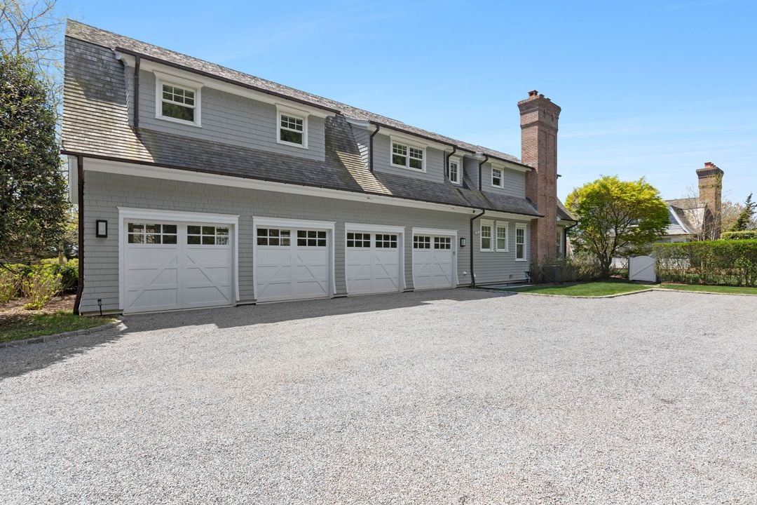 672 Halsey Ln
