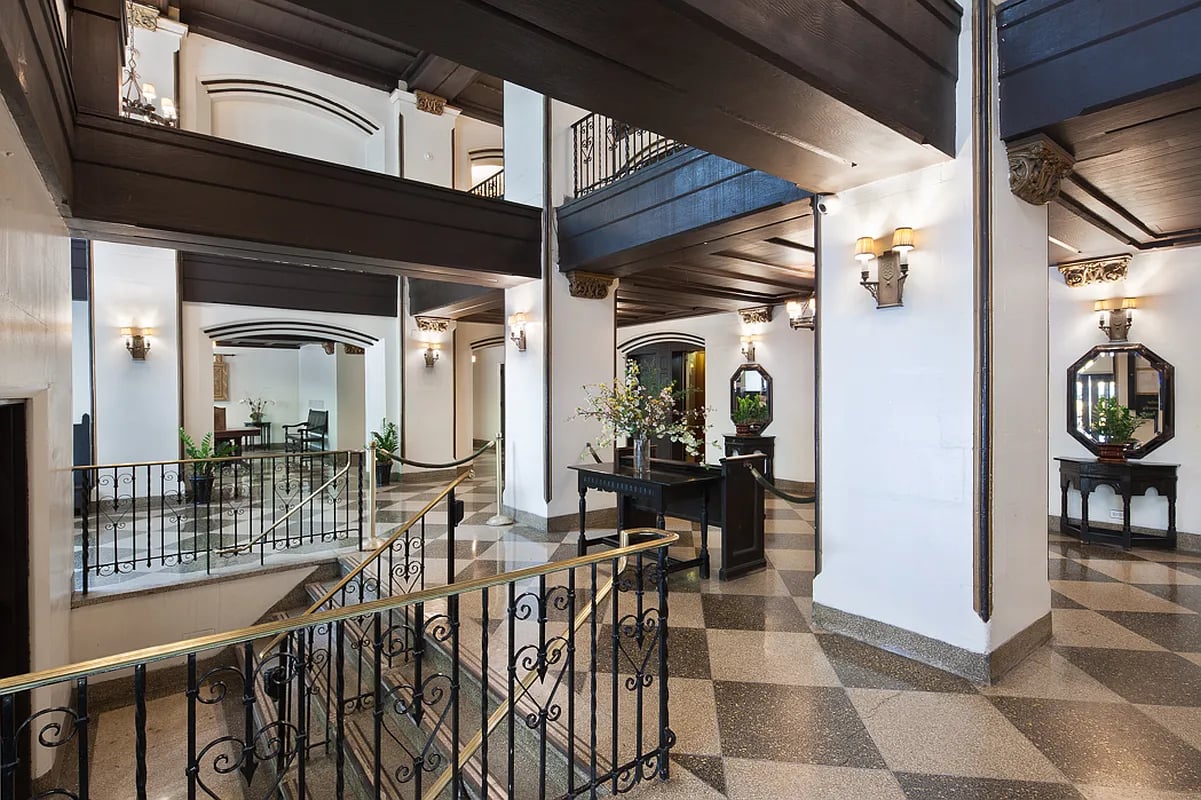 320 E 42nd St, #1510