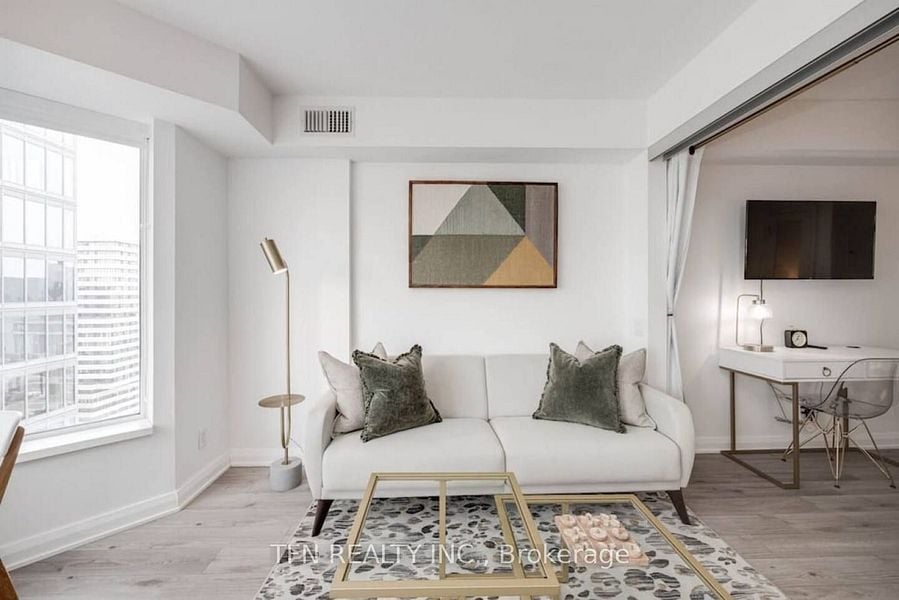 155 Yorkville Ave Unit: 2910