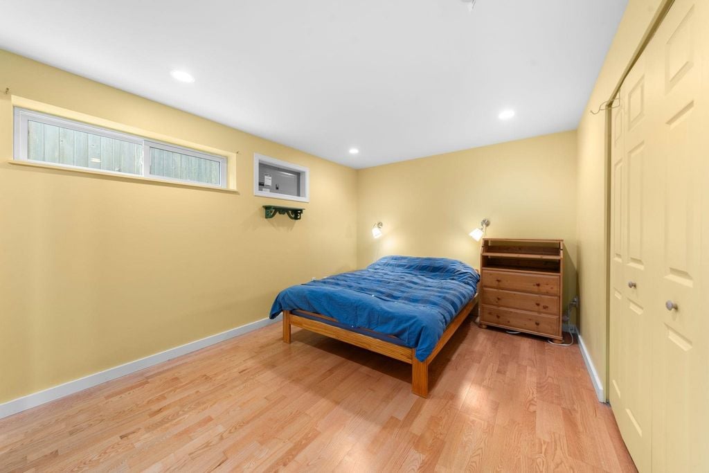 1967 Hyannis Dr