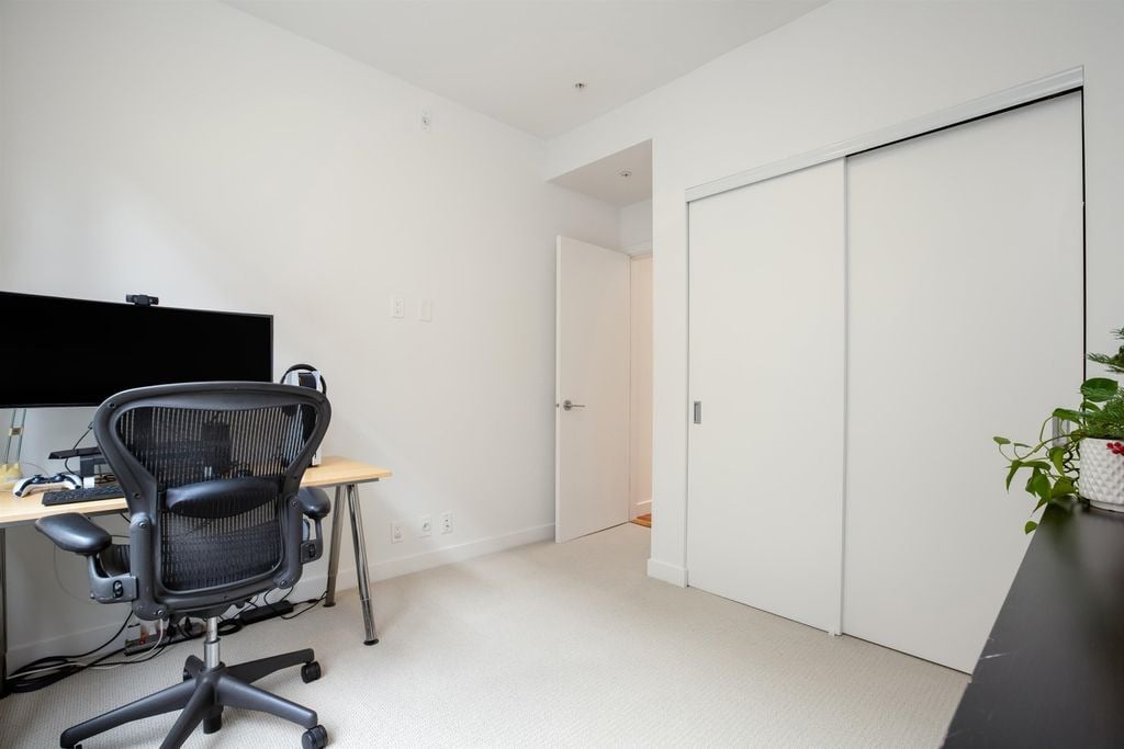 4867 Cambie St, #103