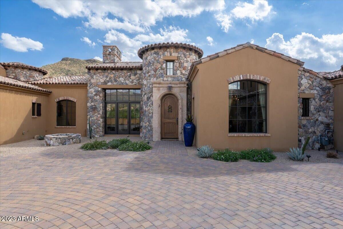 9514 E Madera Dr