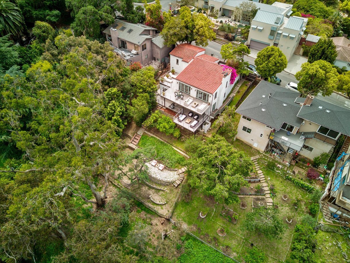 Lake Hollywood 4 + 2 Spanish Home with Views 