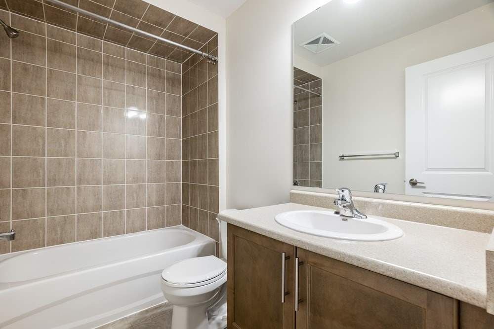 2 bedroom stacked townhouse in Oakville's Uptown Core