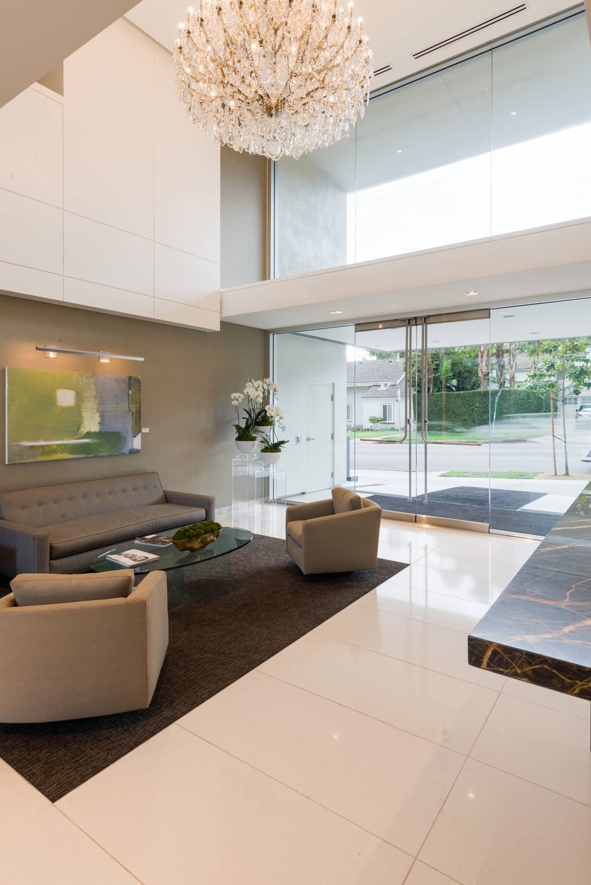 Prestigious Plaza Towers | 5-Star Amenities - Full Service Building