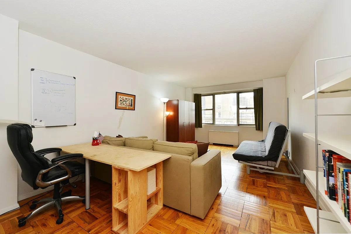 300 E 40th St #16M