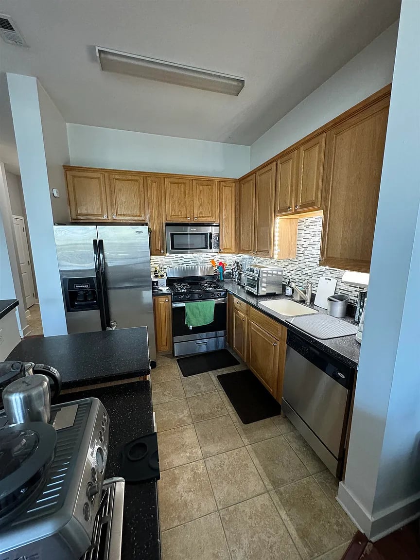 3 Greenwich Dr #89