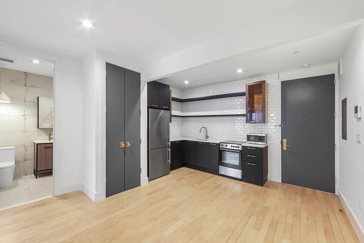 709 Hart Street Unit: 4C