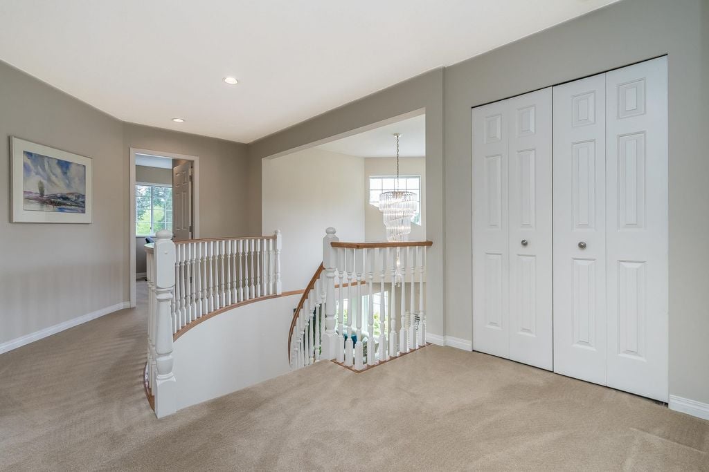 24 Ravine Dr