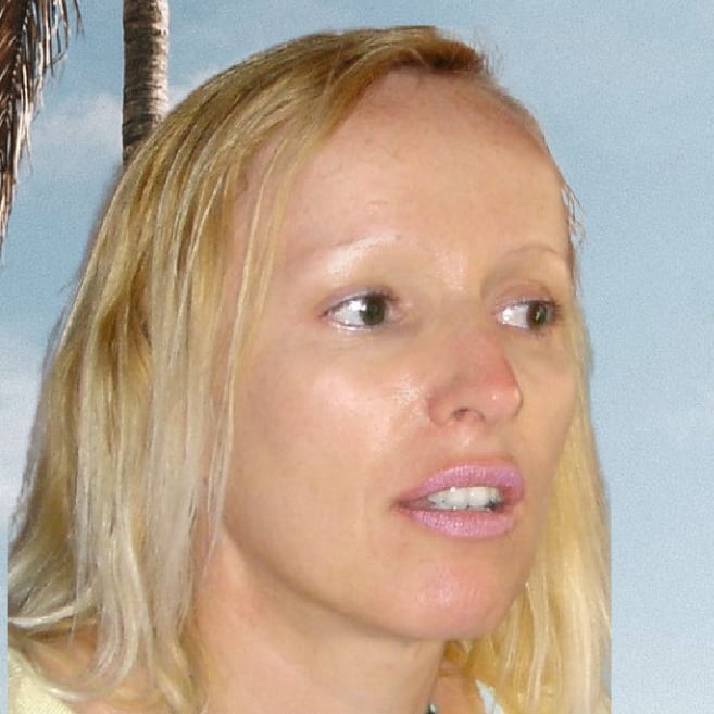 Michelle Dehez Miami Beach, FL Real Estate Agent Headshot