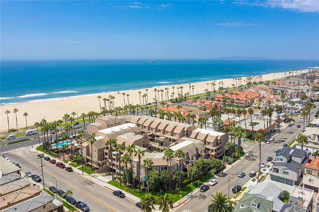 1200 Pacific Coast Hwy #304