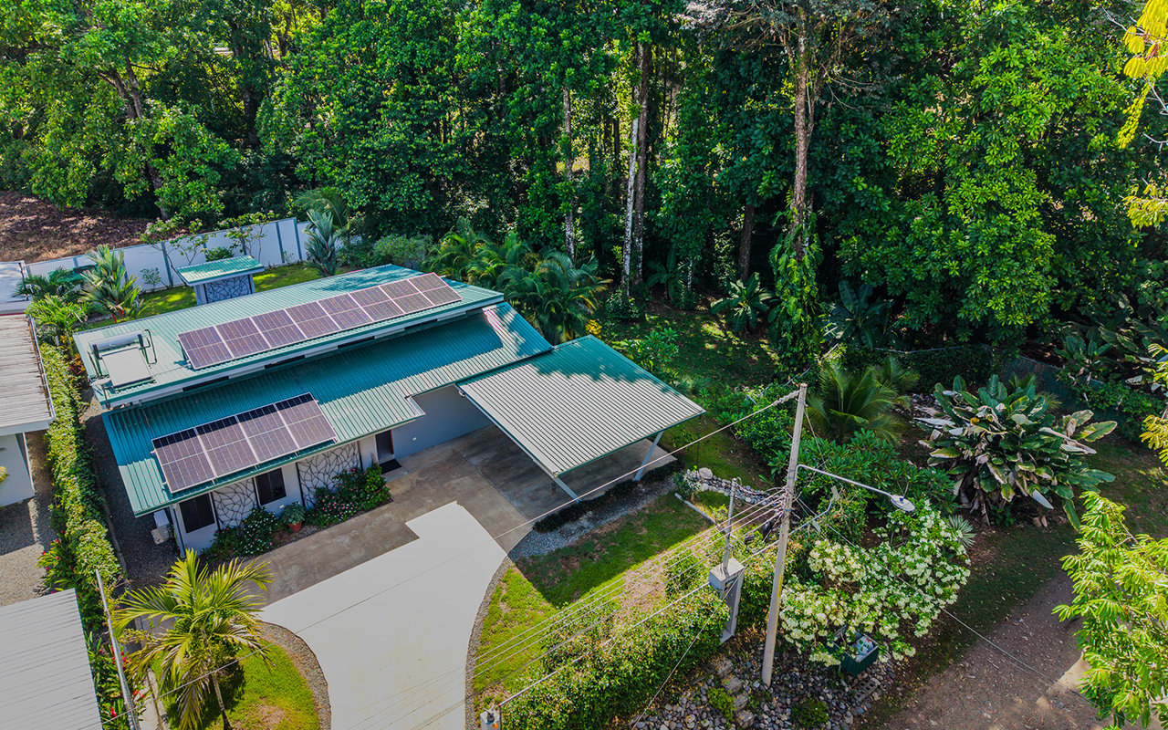 Home Near Downtown Uvita with Private Forest and Creek