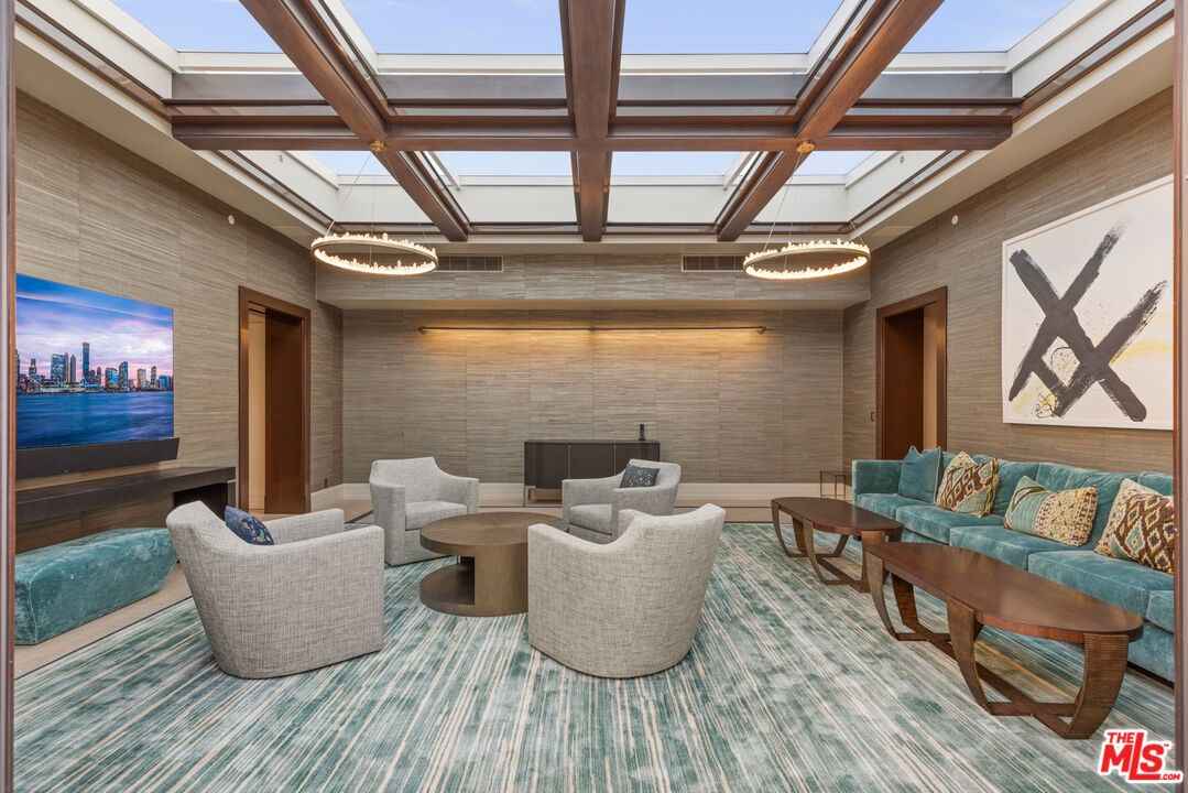 Crown Chateau 