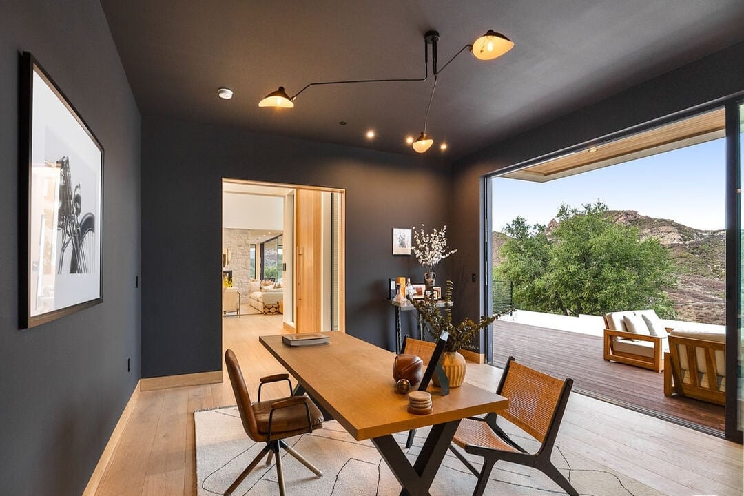 Mulholland Hwy, 90265