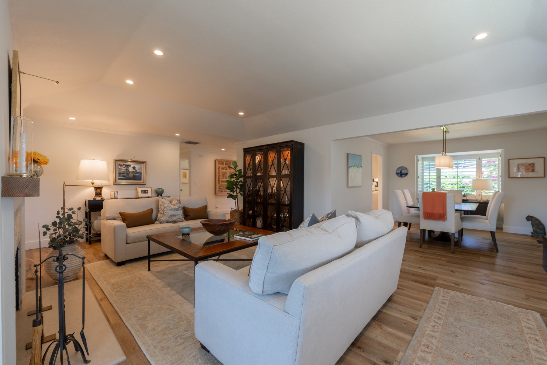 Refined Del Mesa Carmel Living - 275 Del Mesa