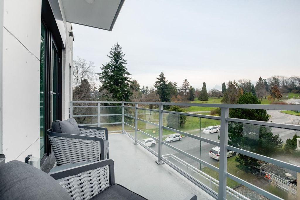 4908 Cambie St, #405