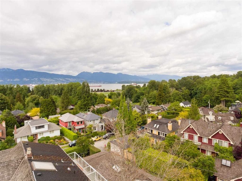 4385 Locarno Cres