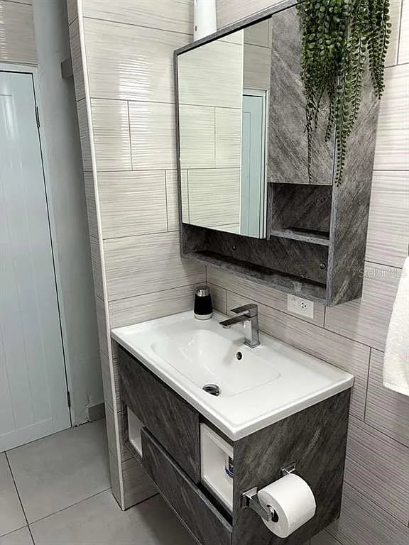 Car 2 K101 CAR 2 K101