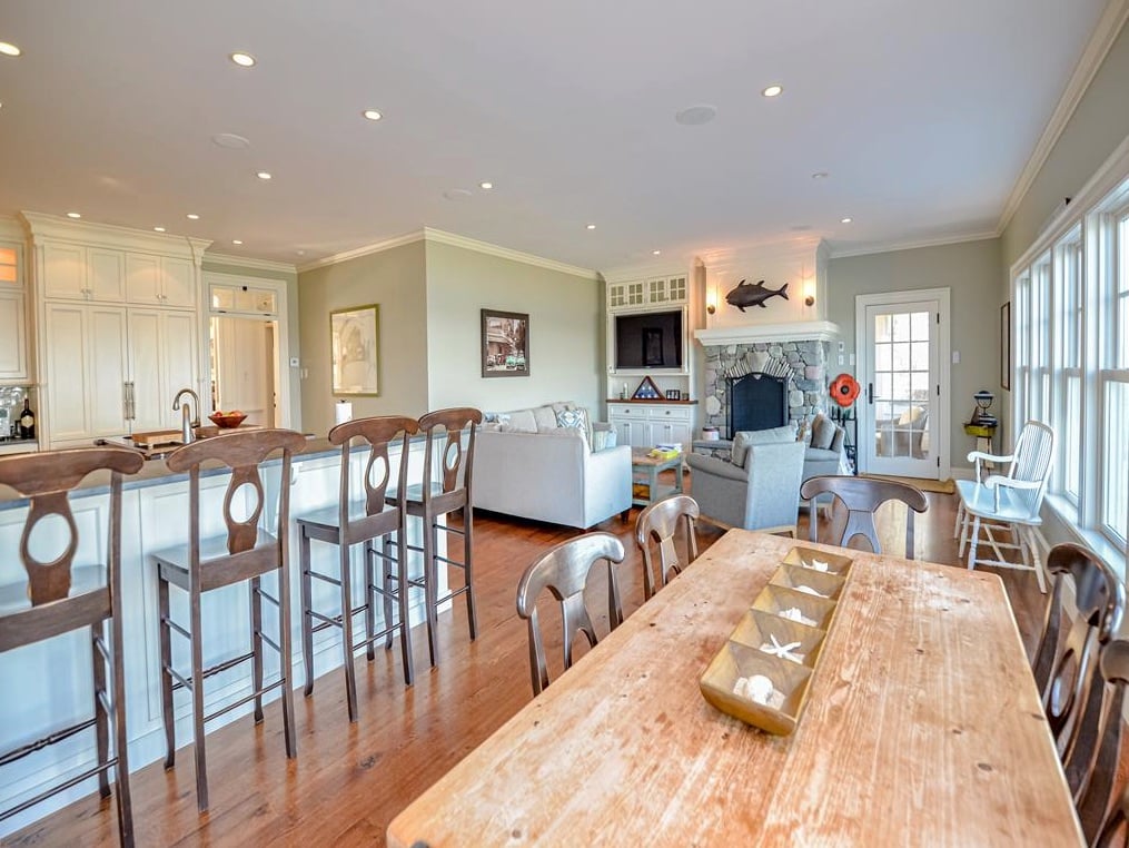 96 Beach Rd