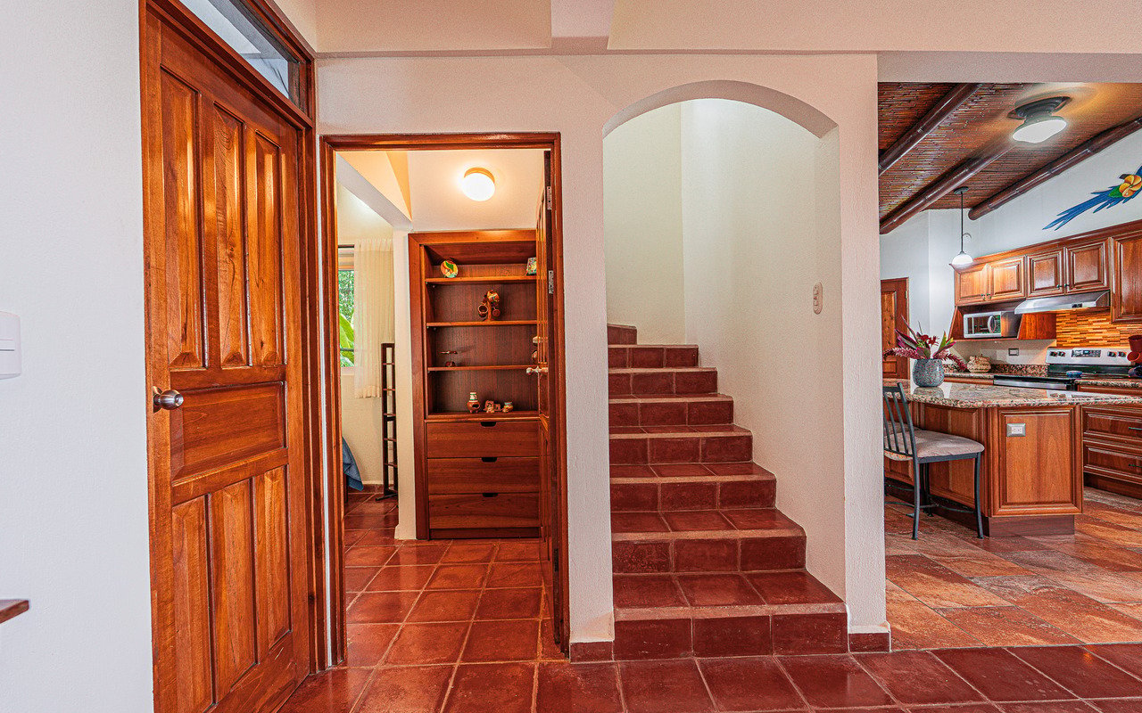 WHALE’S TAIL OCEAN VIEW ESTATE WITH EXTRA LOT 