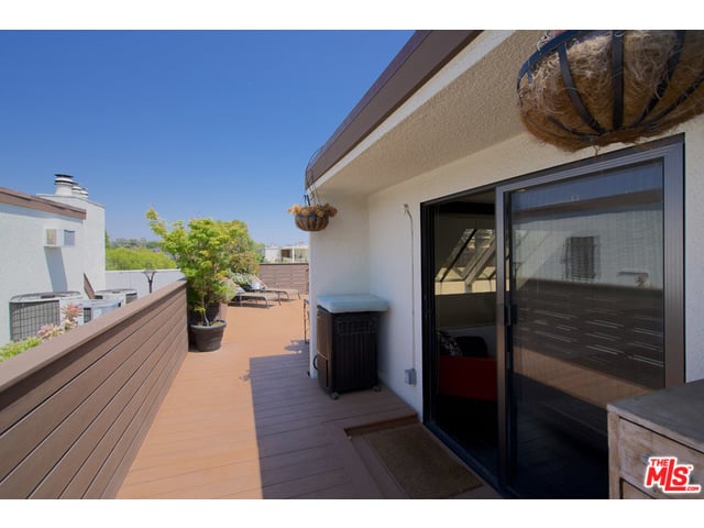 851 N Kings Rd #303