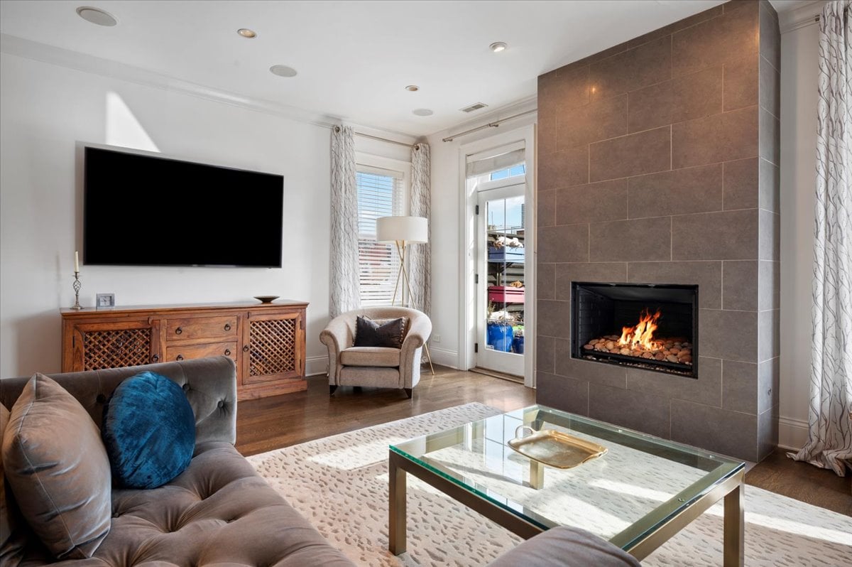 1821 N Larrabee Unit 2