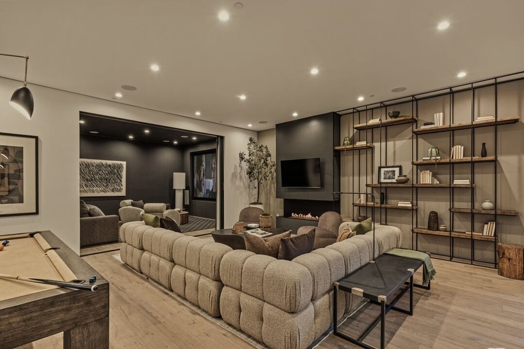 Aria Vista, Stradella Rd, 90077