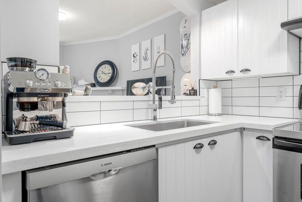 995 Lynn Valley Rd, #3