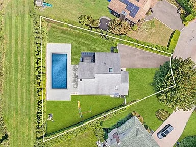 26 Meadowgrass Ln
