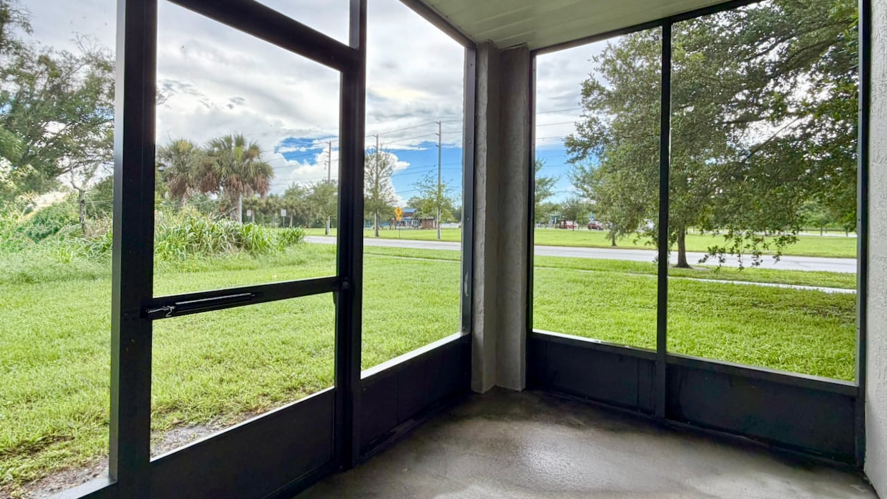 Spacious Ground-Floor Apartment for Lease in Winter Springs