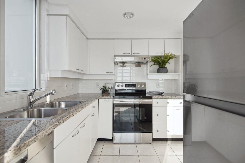 1201 Marinaside Cres, #2101