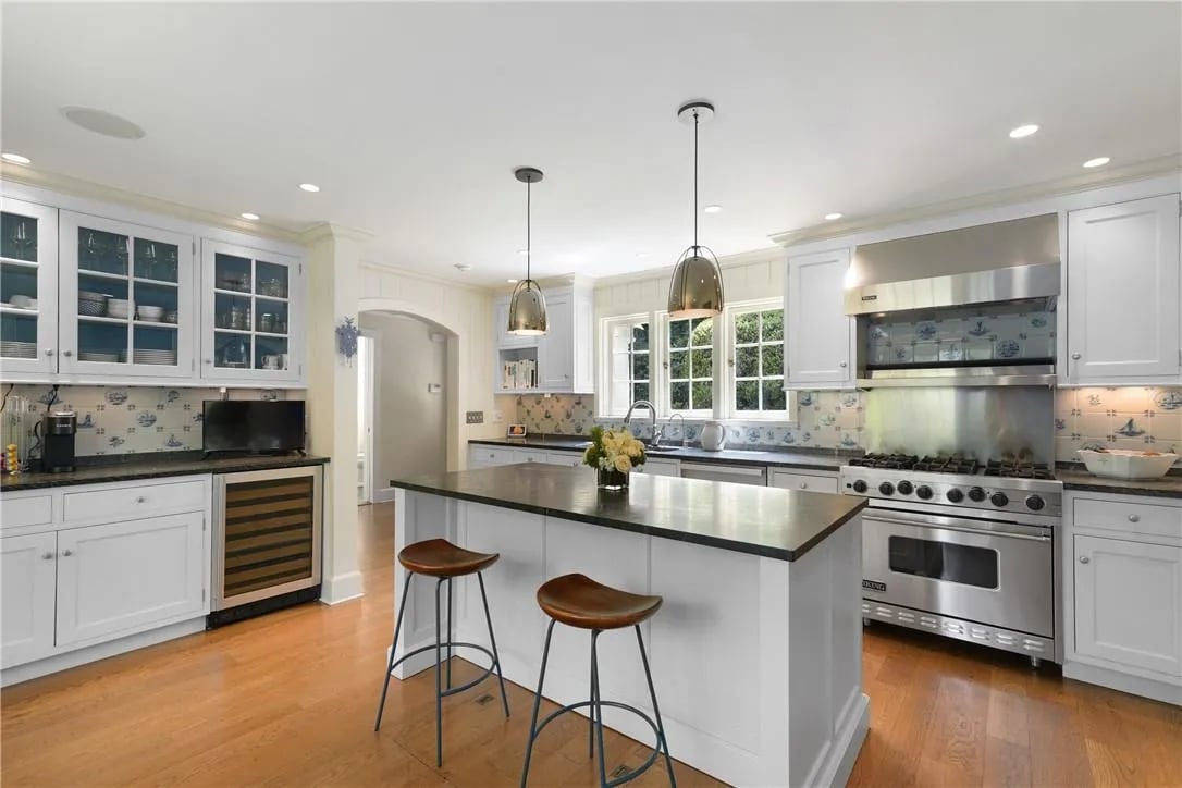224 Old Colony Rd