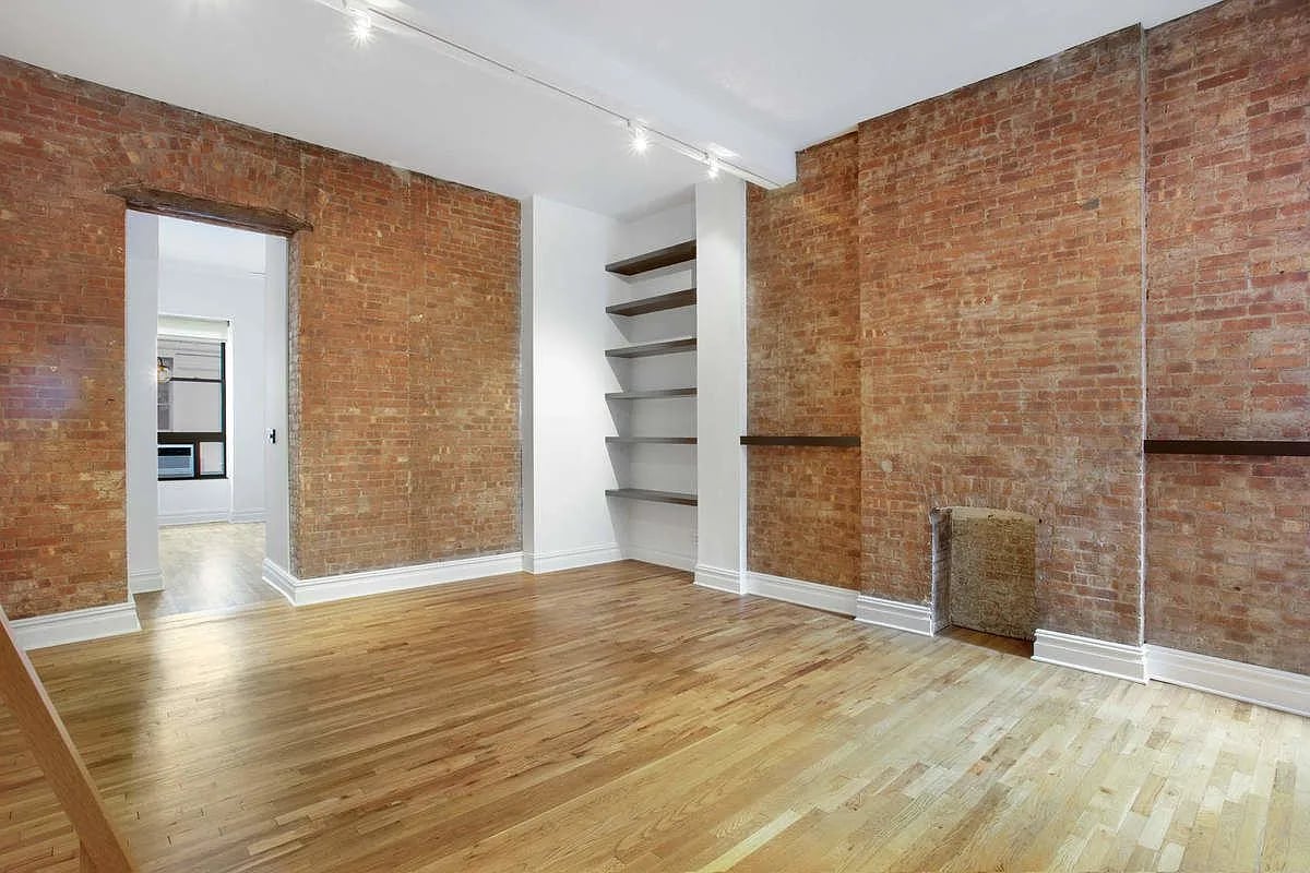23 East 10th Street, #208