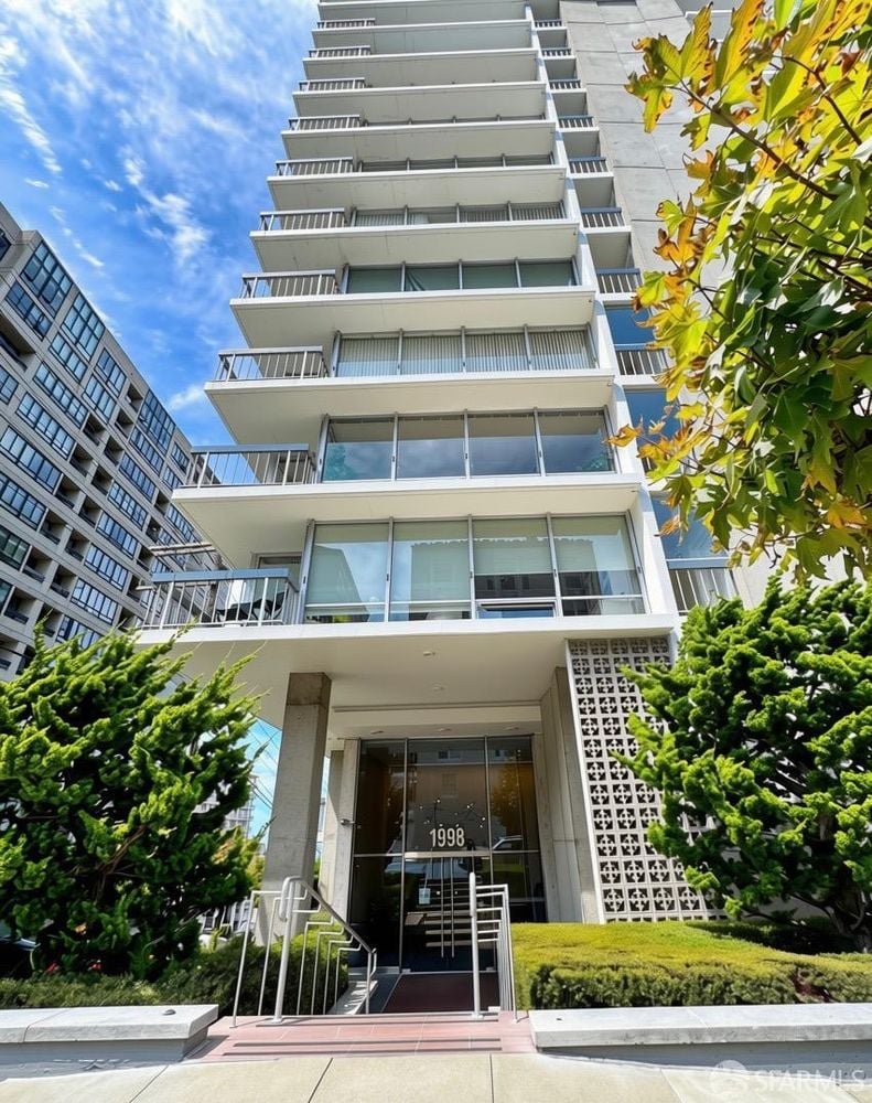 1998 Broadway Unit 805