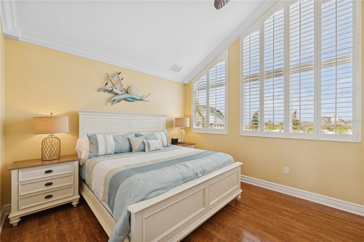 26 Sandy Hook Rd S