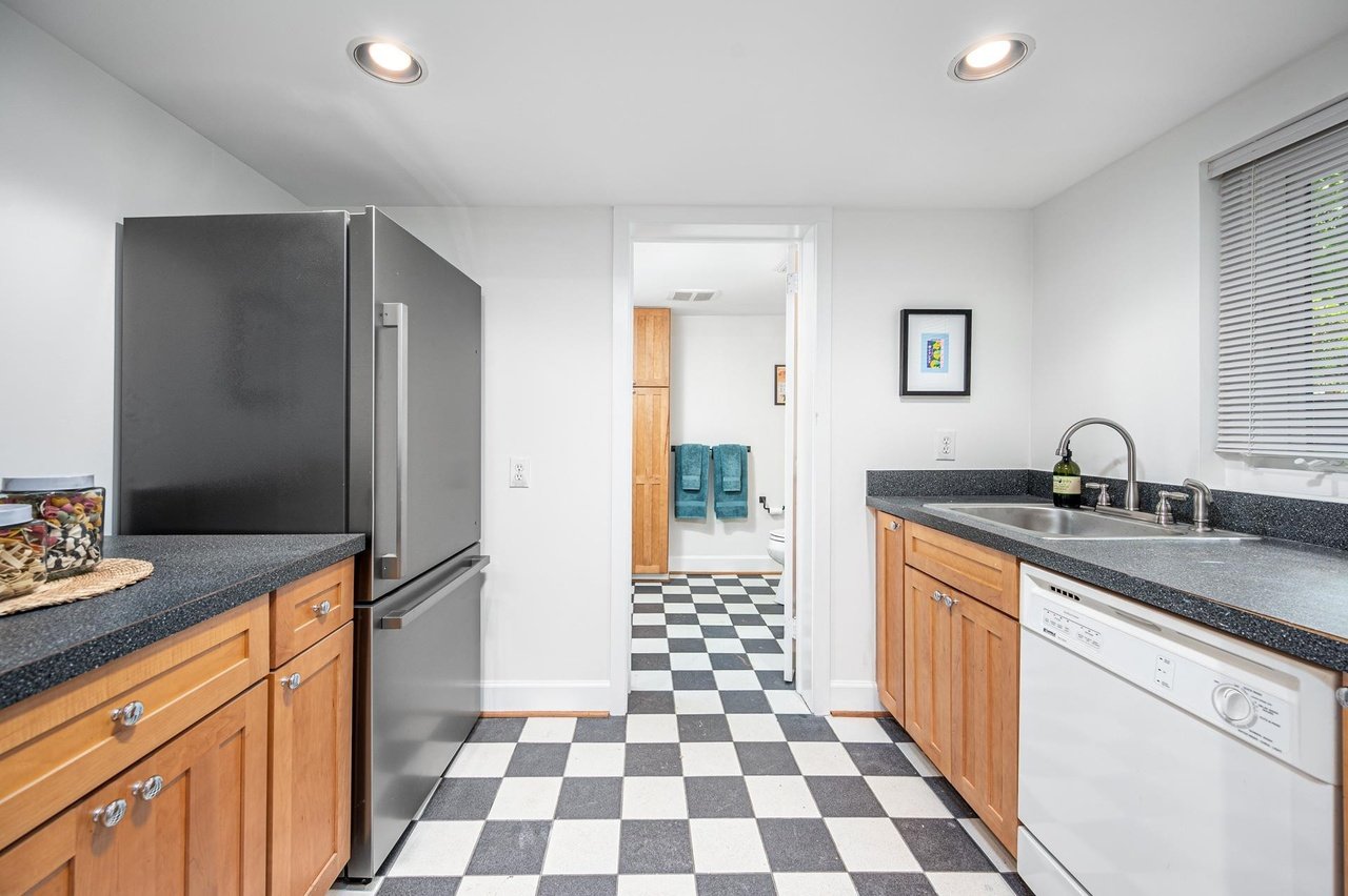 1126 Sourwood Dr