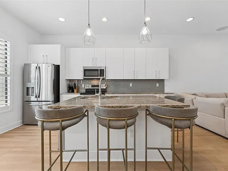 4810 W McElroy Ave #5