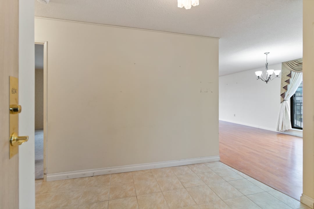 40 Harding Blvd #604